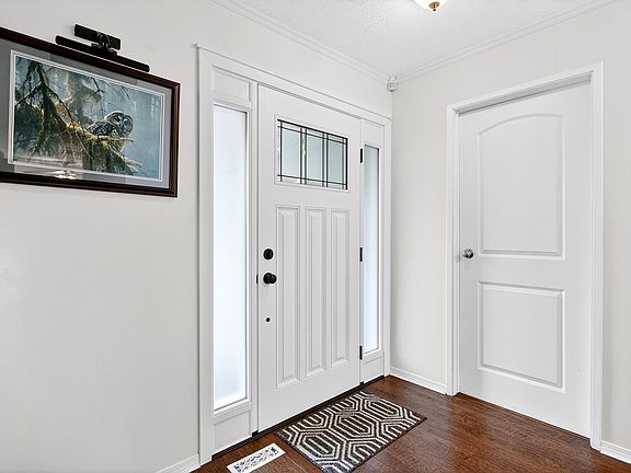 4th image of 22700 Balabanian Cir