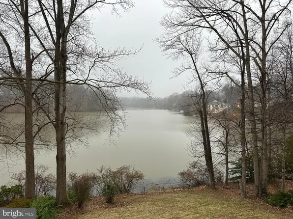 15458 Silvan Glen Dr, Dumfries, VA 22025