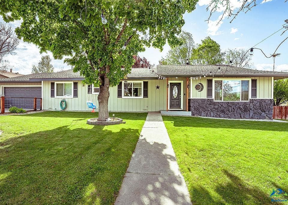 1st image of 4 Renae Dr