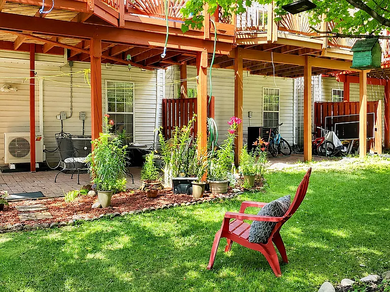 647 Lucky Leaf Cir #B — Photo 10