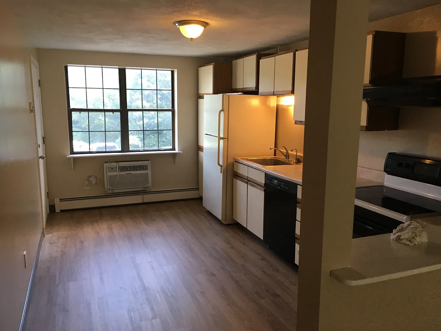 2 bed, 812 sqft, $2,000 — Photo 2