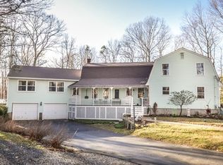 27 Maple Ln, Sutton, MA 01590