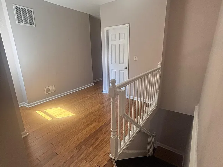 1925 Oakhill Ave #1 — Photo 4