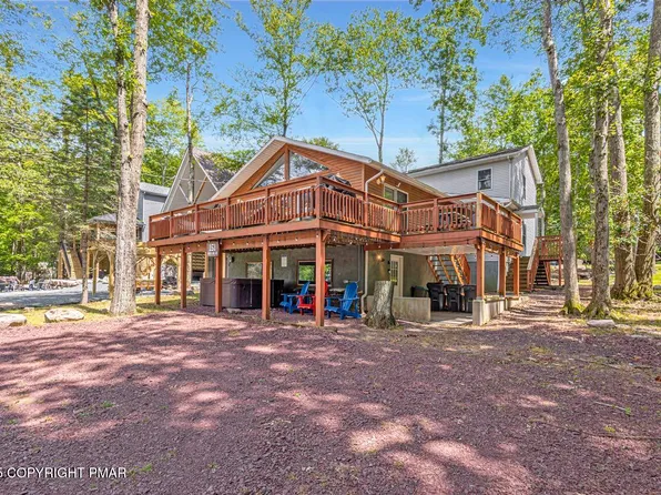 151 S Lake Dr, Lake Harmony, PA 18624