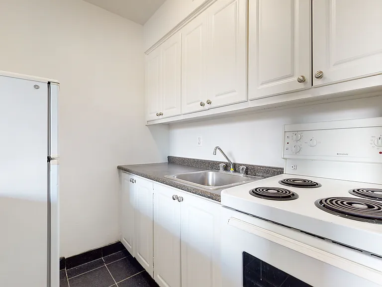 335 Cooper St — Photo 43