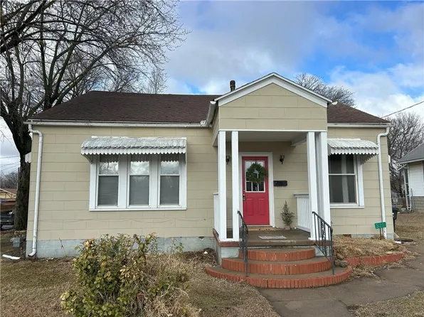 328 W Walnut St, Nevada, MO 64772