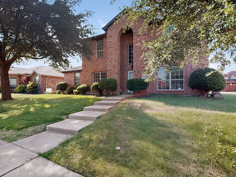 1236 Blue Brook Dr — Photo 3