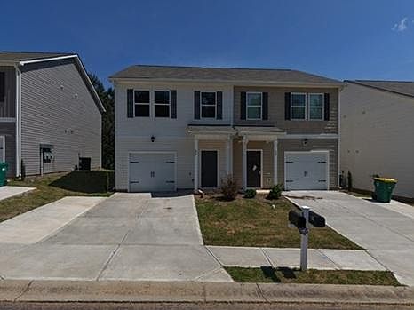 1st image of 454 Oakwood Dr
