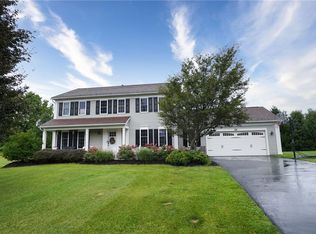 55 Wenham Ln, Pittsford, NY 14534