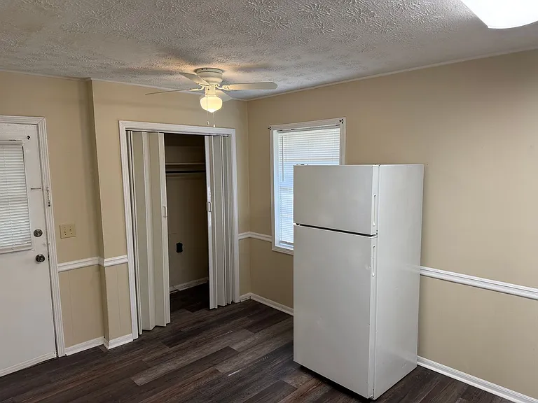 410 Columbia Dr — Photo 4
