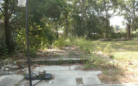 2nd image of 304 NW Wright Ln