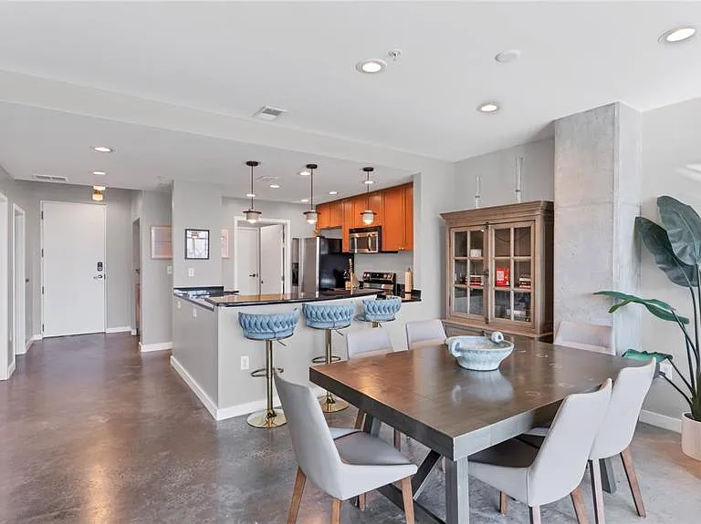 525 E Jackson St #405 — Photo 25