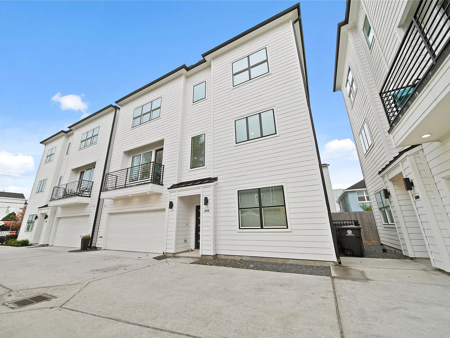 3 bed, 3.5 bath, 2425 sqft, $3,750 — Photo 1