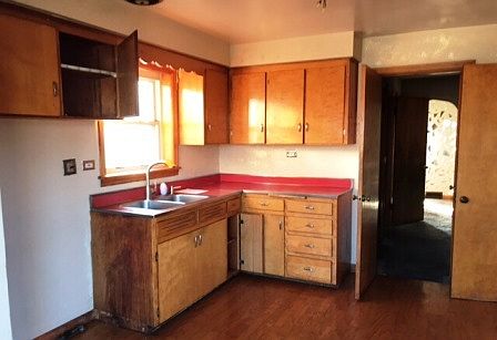 5th image of 13721 S School St