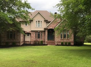 1562 Old Towne Ln, Tupelo, MS 38804