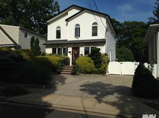 75 Lyon St, Valley Stream, NY 11580
