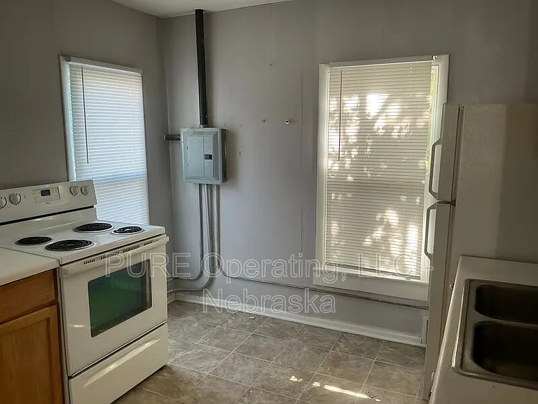 810 E Erie St #1 — Photo 6
