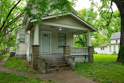 1407 NW Jackson St Photo 1
