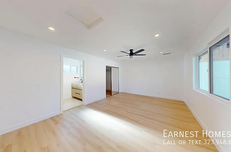 16701 Chatsworth St — Photo 16