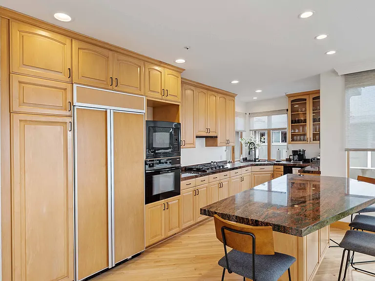 121 Marine Pl — Photo 13