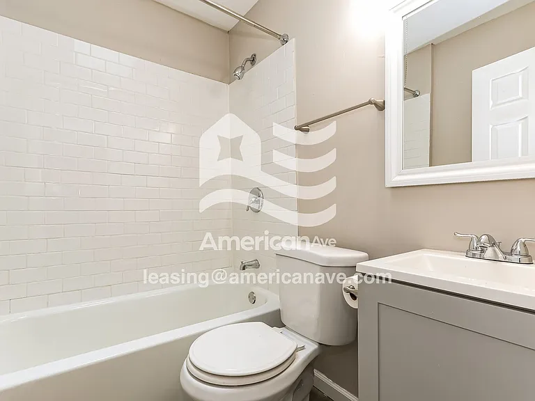 1539644_008_bathroom_14.jpg