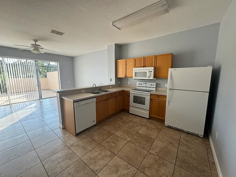 2368 Silver Palm Dr — Photo 25
