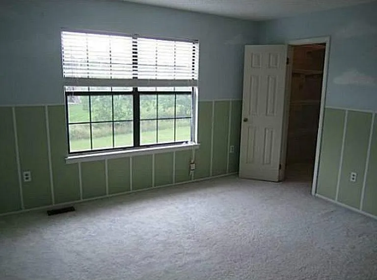 239 Hampshire Ct — Photo 10