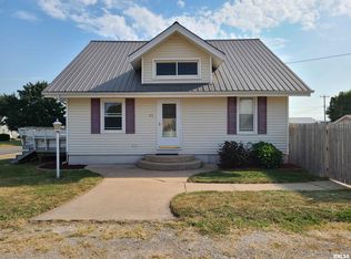 135 E 4th St, Bennett, IA 52721