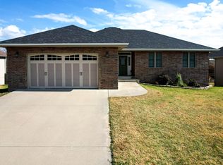 862 Fox Hill Rd, Marshfield, MO 65706