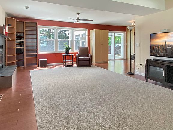 4th image of 872 Eaton Dr