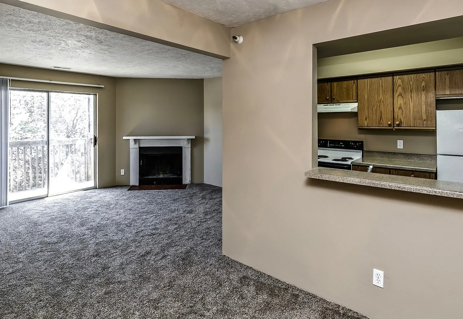 Fox Valley Apartments — Photo 3