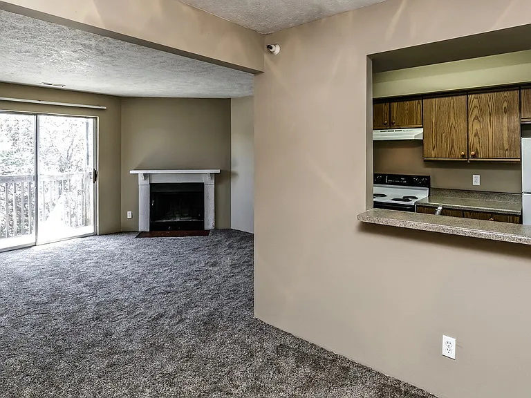 Fox Valley Apartments — Photo 3