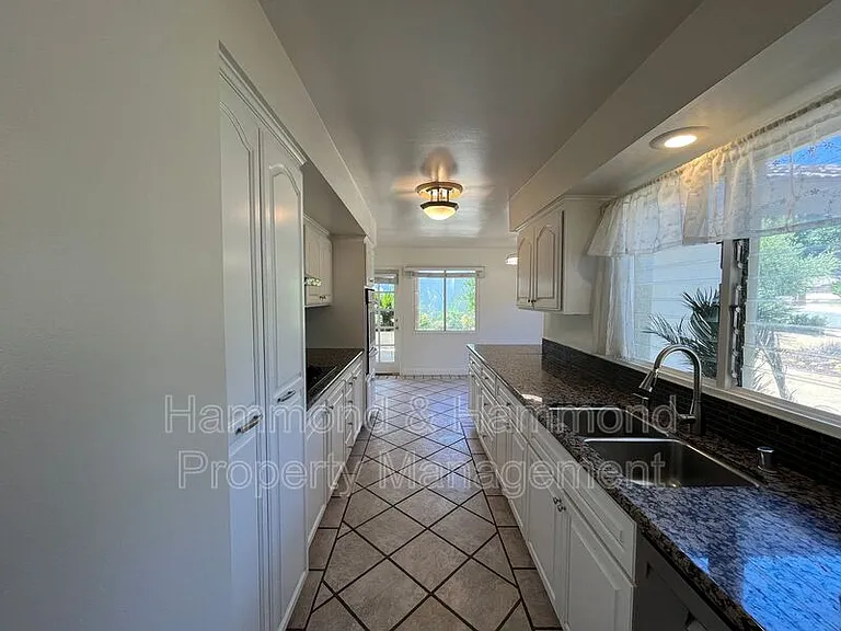 4527 Stark Ave — Photo 8