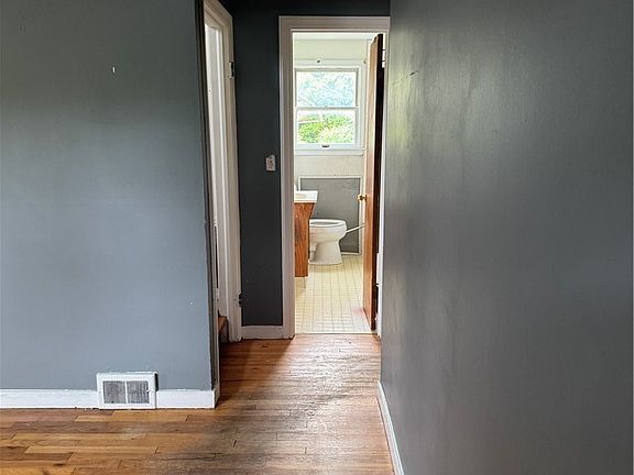 5th image of 102 Clearview Dr