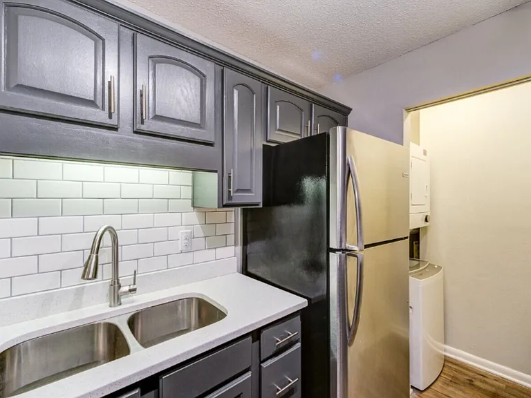 Triangle Park Apartments — Photo 73