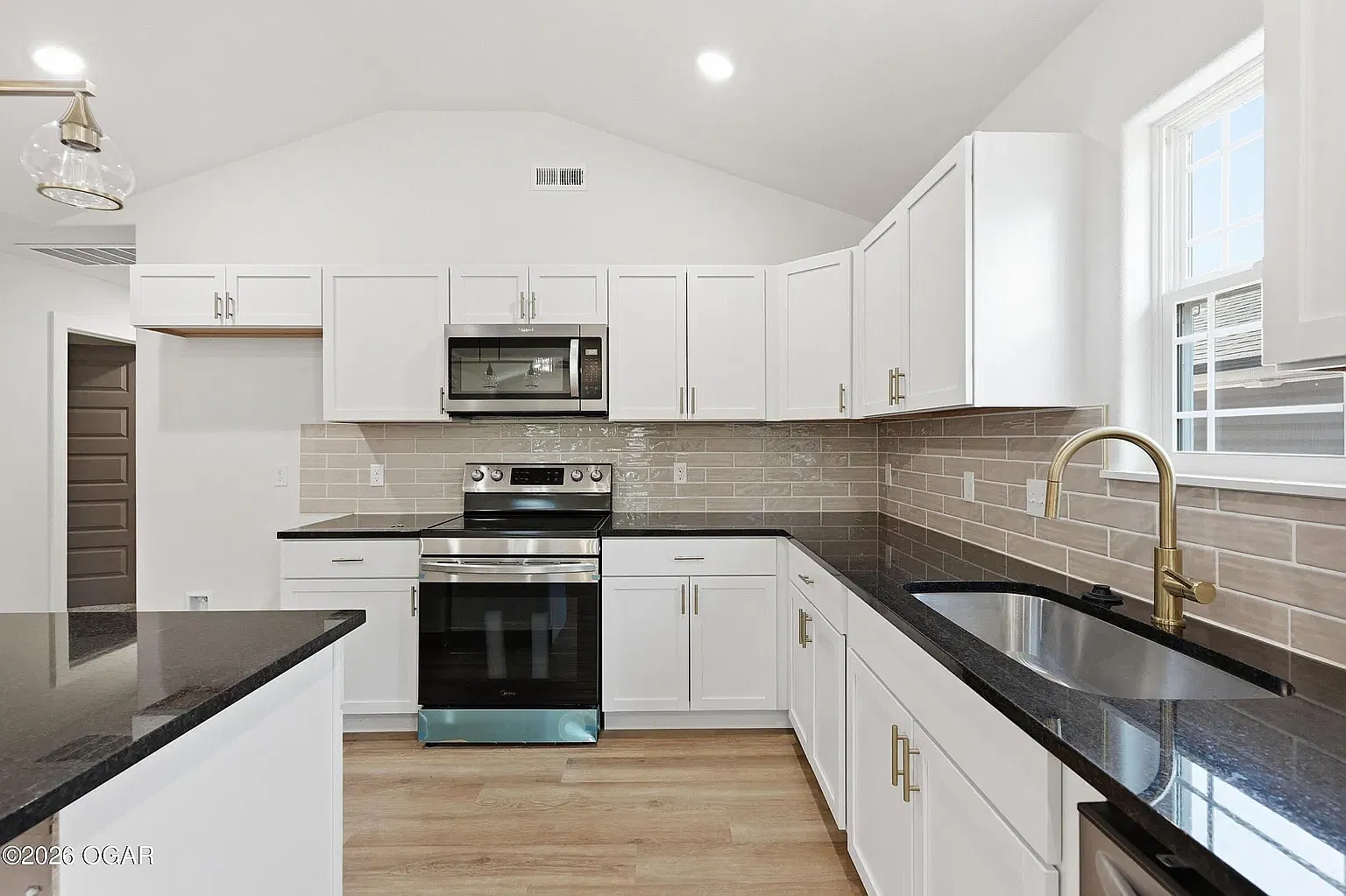 3 bed, 1270 sqft, $1,545 — Photo 3