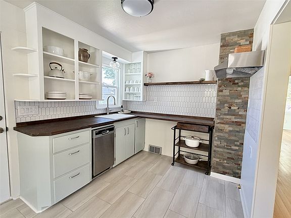 3rd image of 612 Sommers St