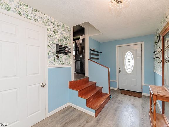 3rd image of 8617 Broadview Rd
