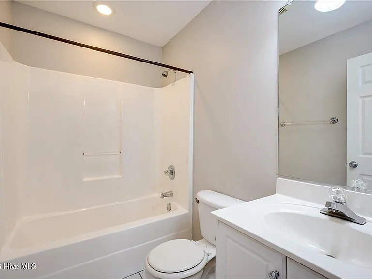 2040 Sylvan Lake Dr — Photo 15