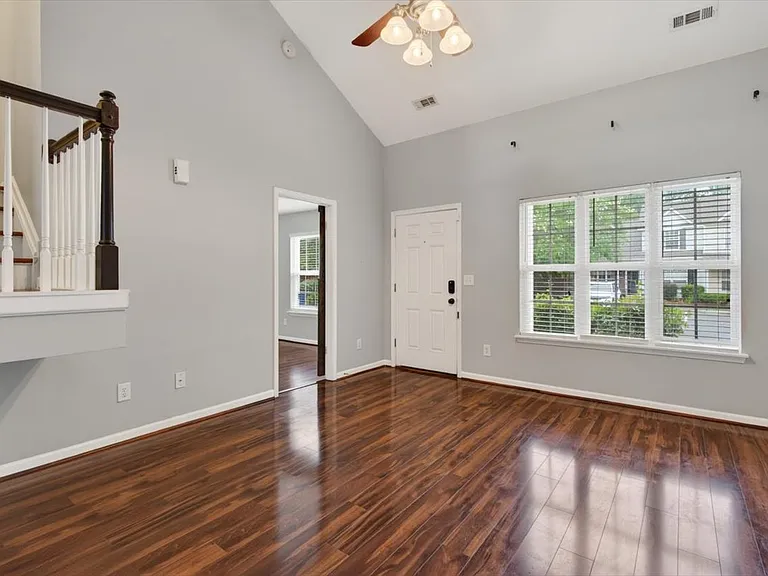 3445 Broadwick St — Photo 3