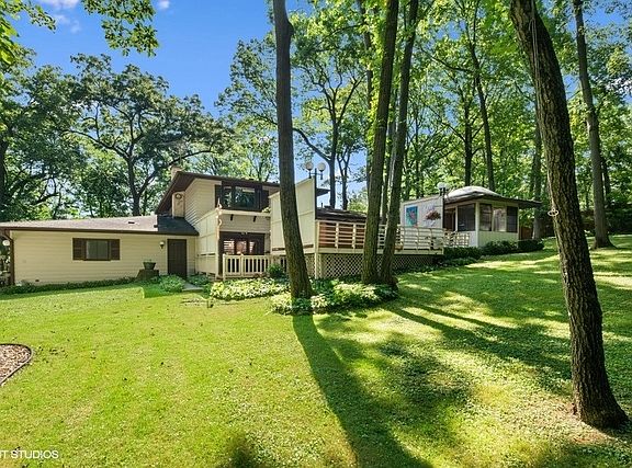 2nd image of 3600 Woodland Ln