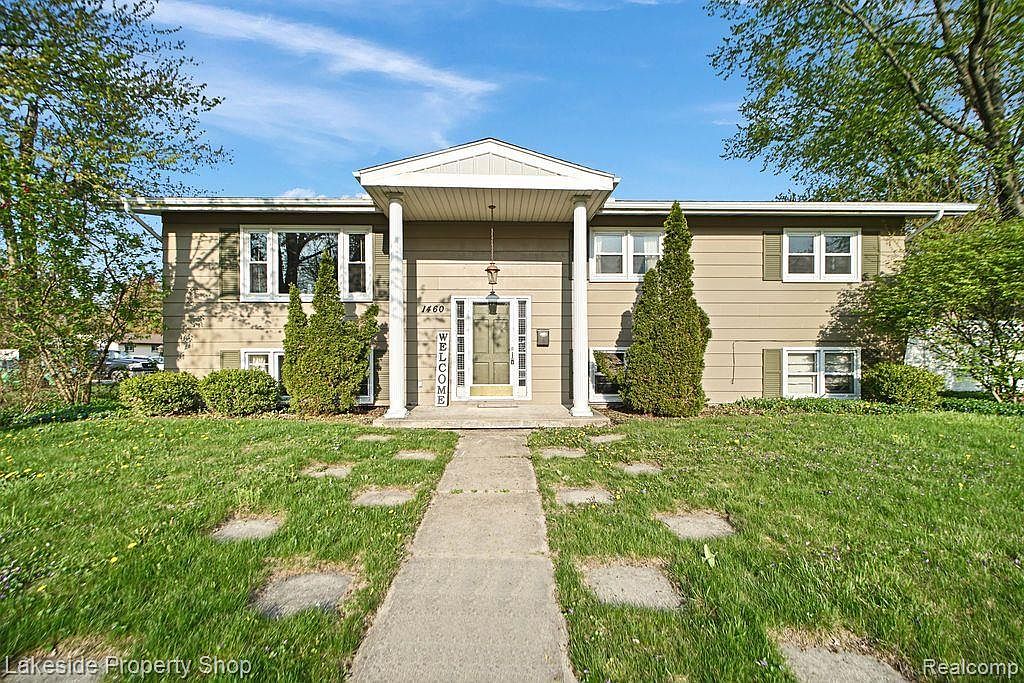 1460 Wisconsin Ave, Marysville, MI 48040 MLS 20230035178 Zillow
