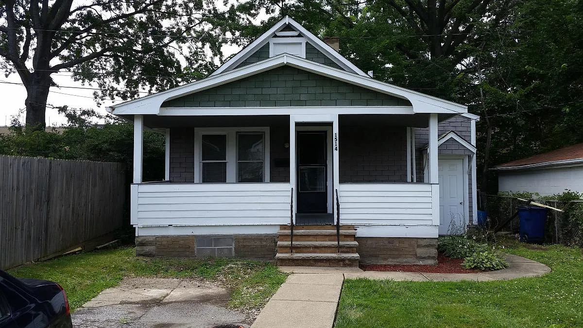 1514 E 172nd St photo 1