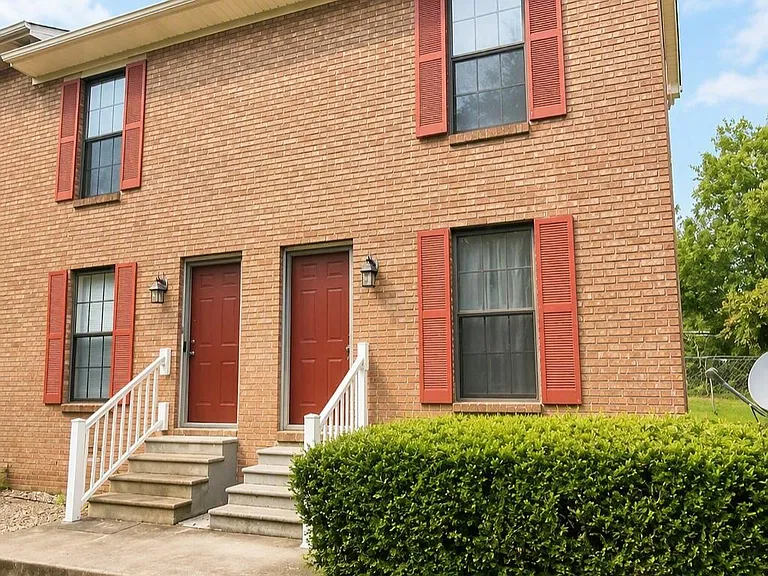 1032 Brookview Dr #D — Photo 1
