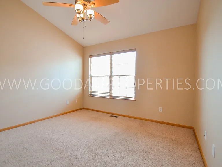 15221 Alpine Dr — Photo 9