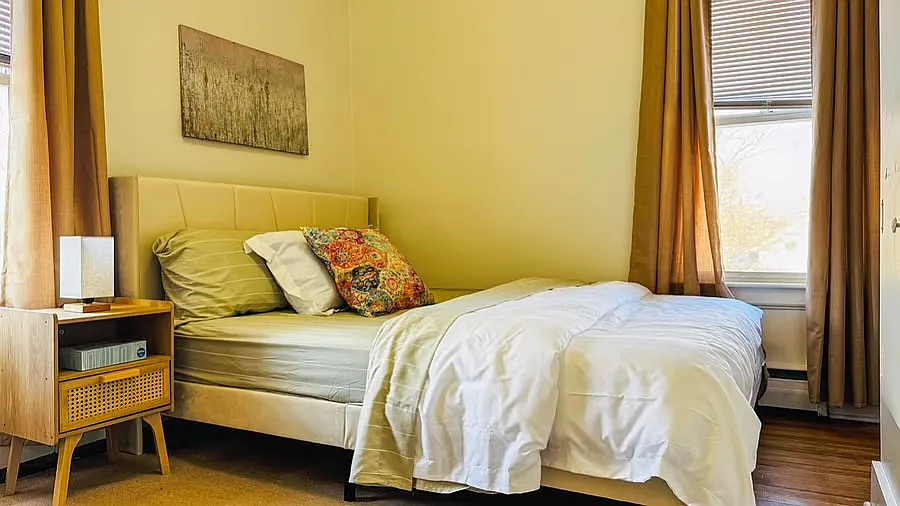 2 bed, 950 sqft, $1,800 — Photo 2
