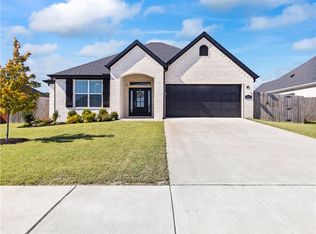 4516 Story St, Springdale, AR 72764