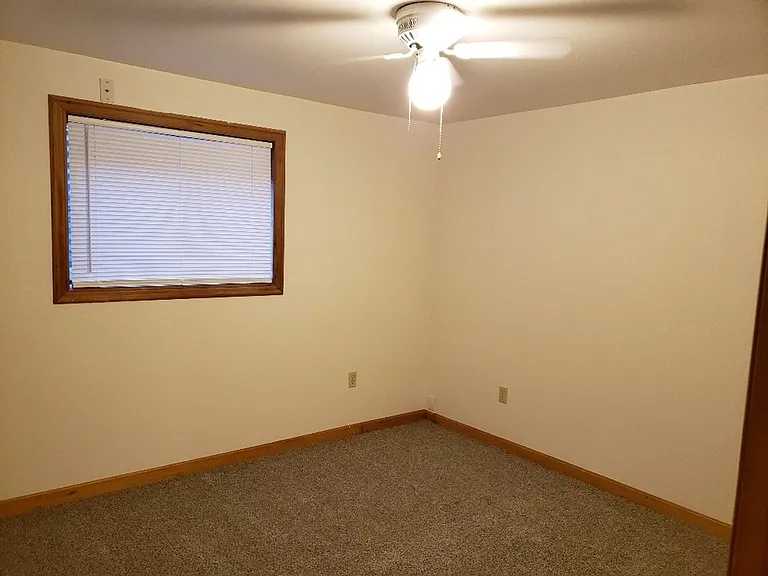 2212 Glenwood Cir — Photo 6
