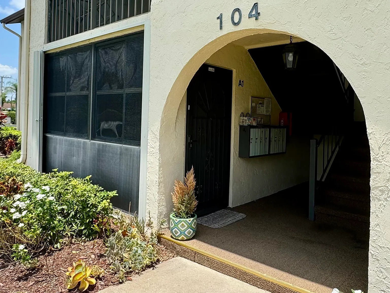 2 bed, 2.0 bath, 937 sqft, $2,049 — Photo 1