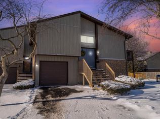 56 Salt Creek Rd #A, Roselle, IL 60172